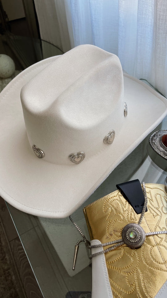 Load image into Gallery viewer, Heartbreaker Heart Pendants Cowgirl Hat - Cream
