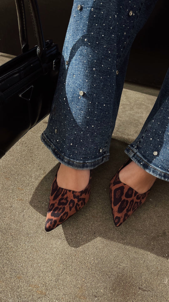 Load image into Gallery viewer, Karia Slingback Pumps - Leopard
