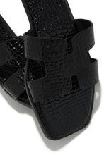 Load image into Gallery viewer, Vianka Slip On Sandals - Black
