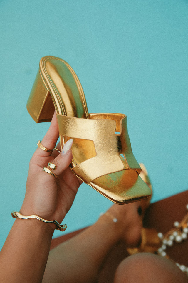 Load image into Gallery viewer, Summer Gold Mules

