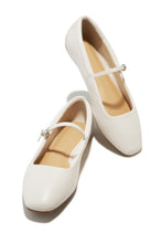 Load image into Gallery viewer, Summer White Flats
