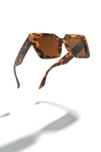 Load image into Gallery viewer, Katie Oversized Sunglasses - Tortoise
