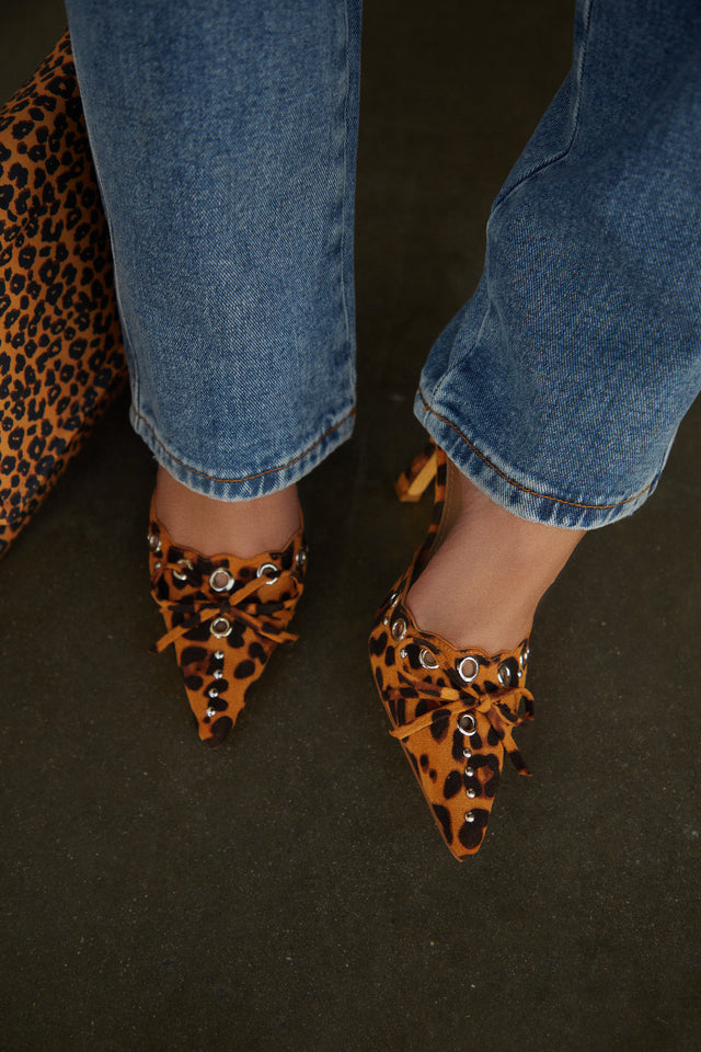 Load image into Gallery viewer, Jasmyn Mid Heel Mule Pumps - Leopard
