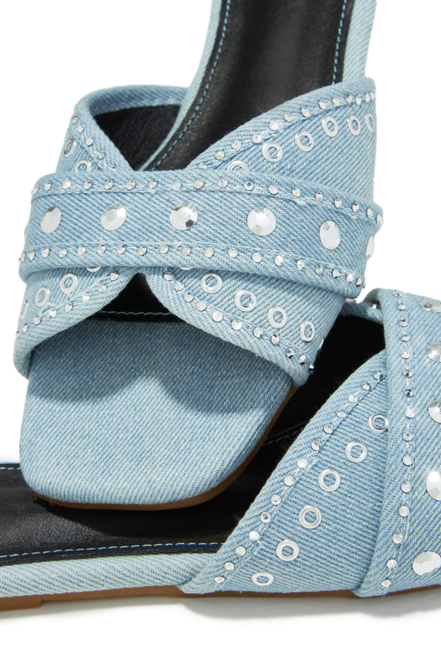 Load image into Gallery viewer, Aya Slip On Sandals - Light Denim
