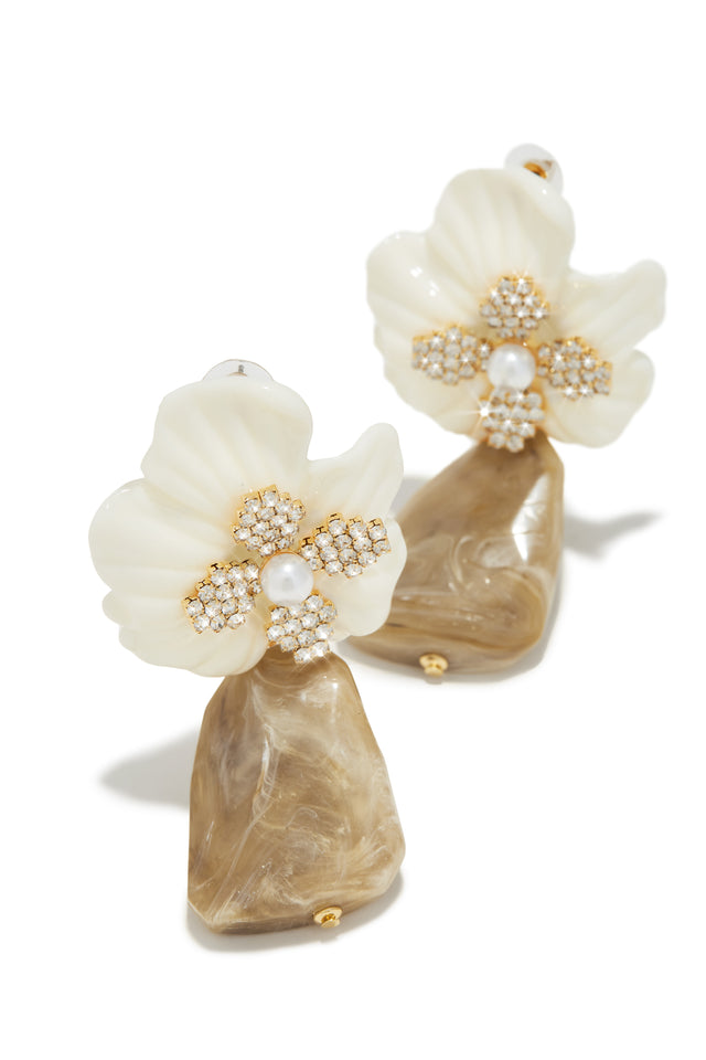 Load image into Gallery viewer, Isenia Flower Statement Earring - Nude
