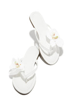 Load image into Gallery viewer, White Slip On Thong Sandals with Flower Strap Detailing
