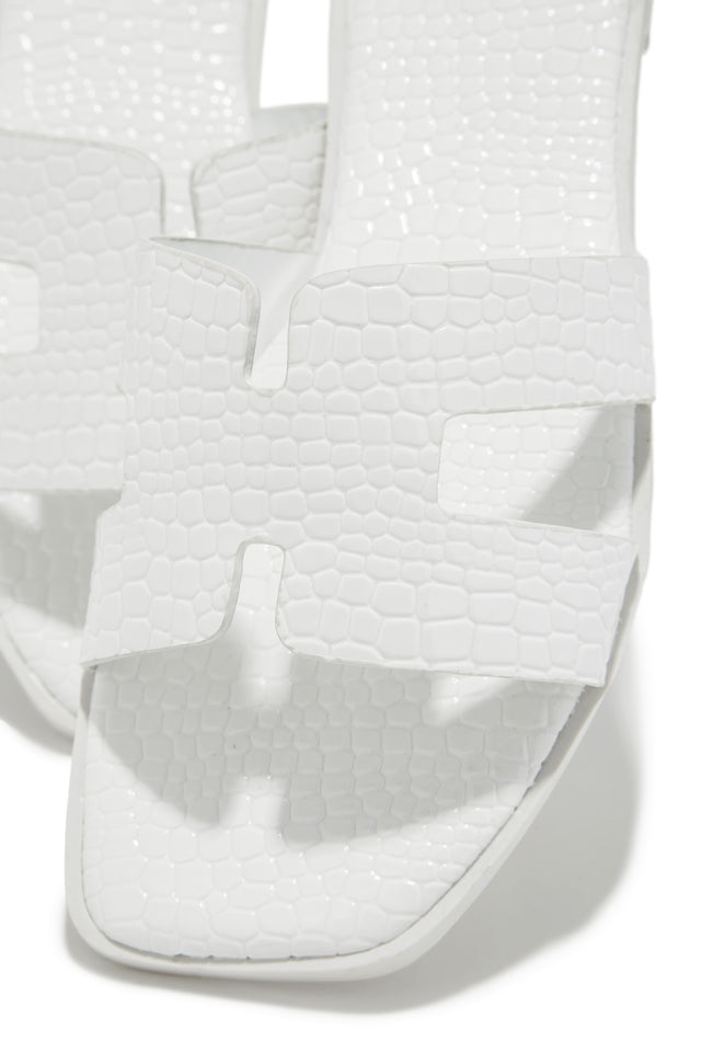 Load image into Gallery viewer, Vianka Slip On Sandals - White
