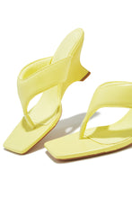 Load image into Gallery viewer, Pastel Yellow Slip On Heels
