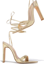 Load image into Gallery viewer, Gold Pointed Toe Heels 
